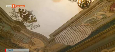 Паметник на културата с ценни стенописи в Русе се руши