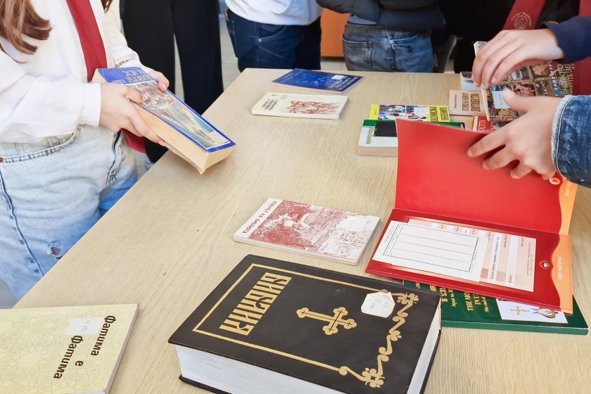 Религия и добродетели - какво ще се промени с новия учебен предмет