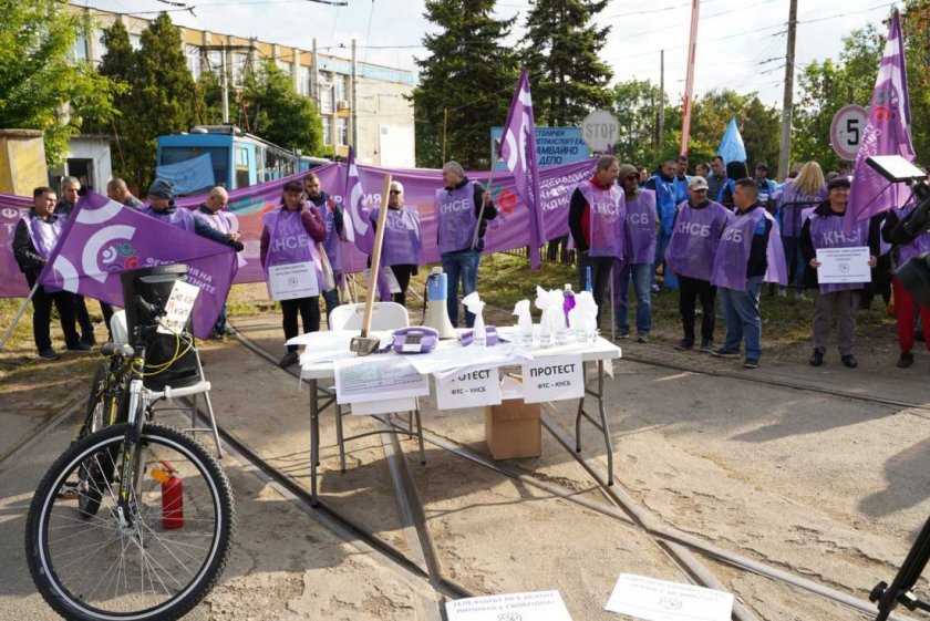 Транспортната блокада на София продължава трети ден